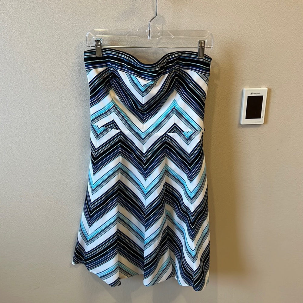 Perfect Easter dress! Strapless with cute belt. Size 8. White House black market
